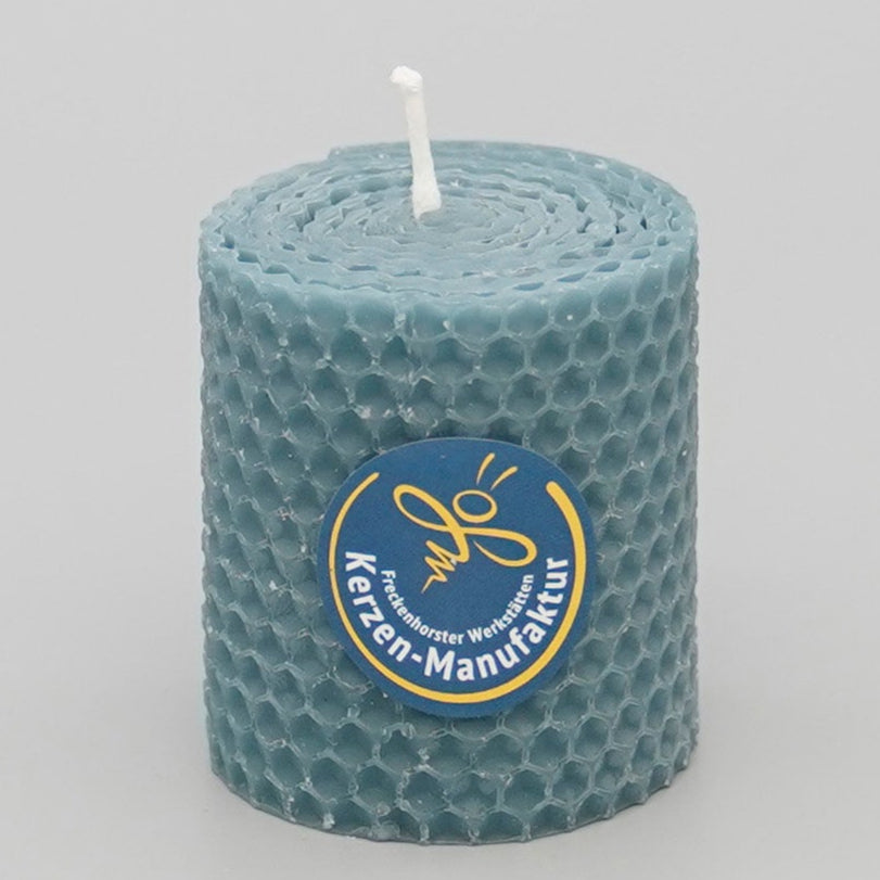 Wabenkerze aus Bienenwachs im Farbton blau / grau, Durchmesser 45 mm Höhe 60 mm