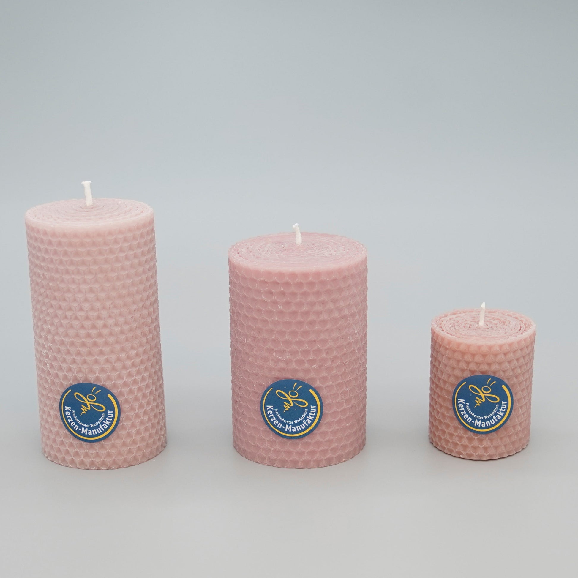 Wabenkerzen aus Bienenwachs im Farbton pink, 3 Kerzen in unterschiedlichen Höhen und Durchmessern