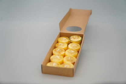 Karton mit 10 Bienenwachsteelichtern 