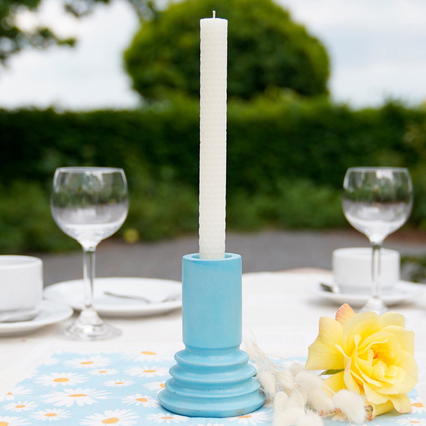 Stabkerze in Wabenoptik im Farbton elfenbein, Durchmesser 20 mm Höhe 200 mm