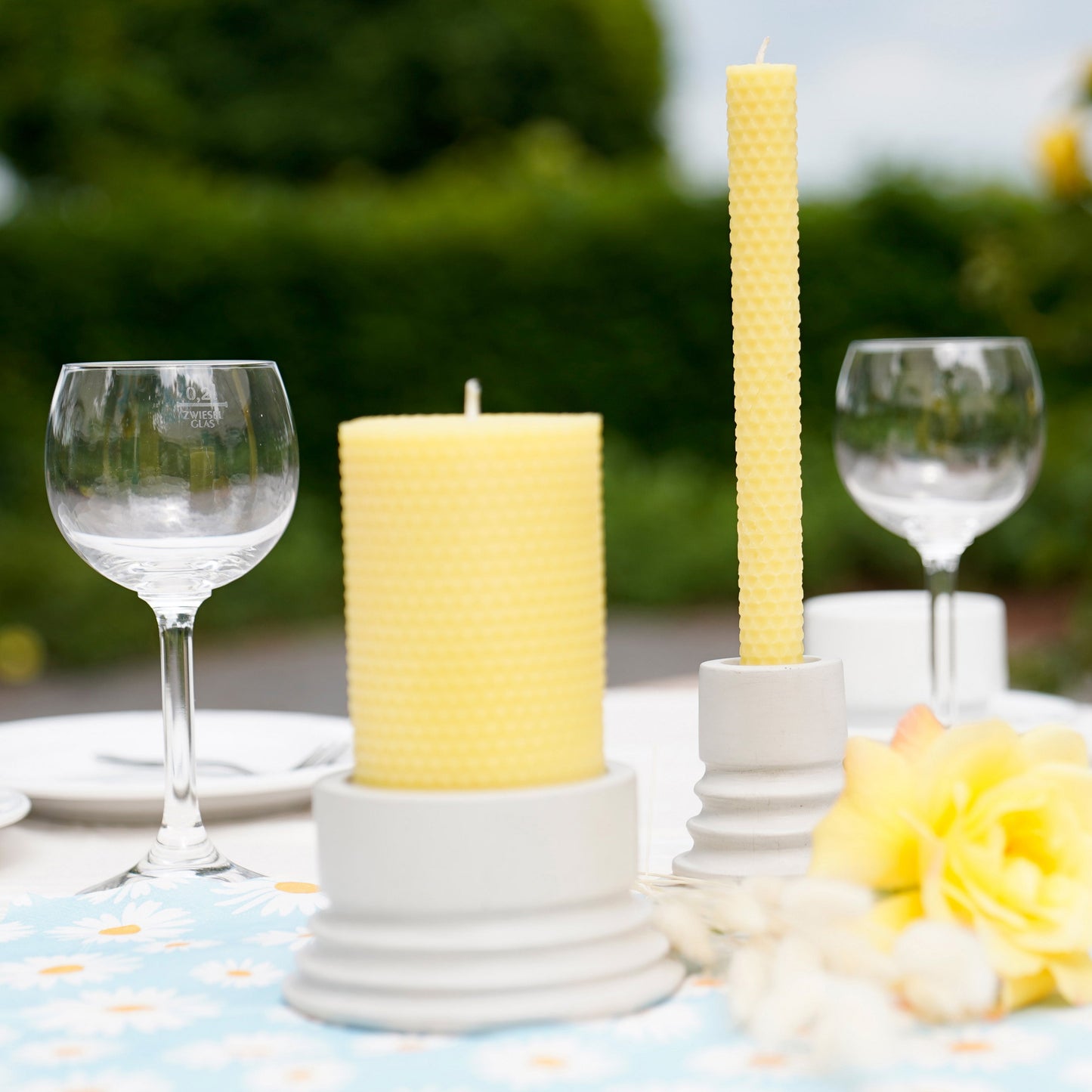 wabenkerzen  aus bienenwachs im farbton natur